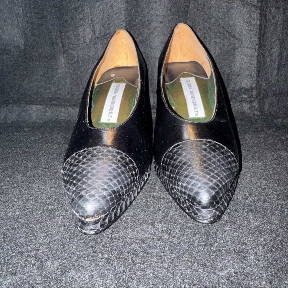 New Vintage Gloria Vanderbilt Size 6.5 Wicked Heels Shoes Black Texture Cap Toe - Picture 4 of 9